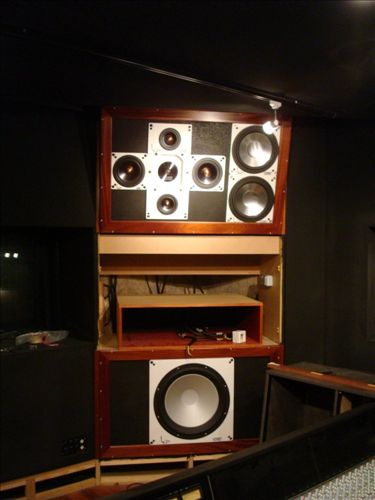 Cat-5.2 Studio monitor system